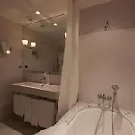 Le Y Hotel