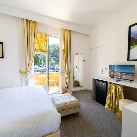 Le Y Hotel