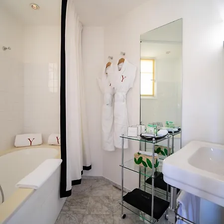 Hotel Le Y 4*