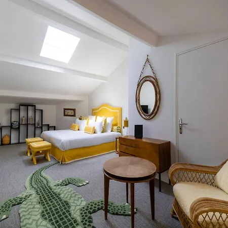Le Y Hotel 4*