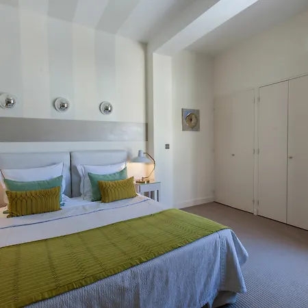 Le Y Hotel 4*