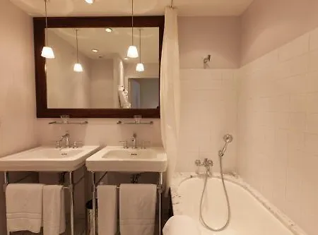 Le Y Hotel