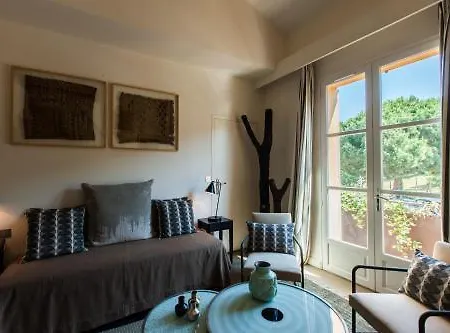 Le Y Hotel