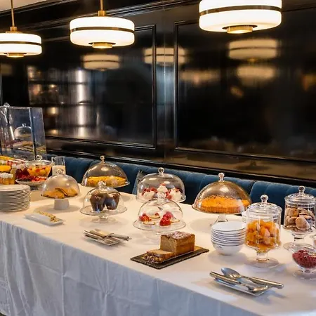 Le Y מלון סן טרופז