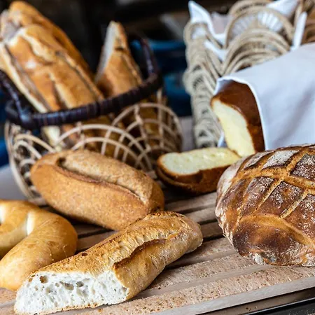 Le Y 4* סן טרופז