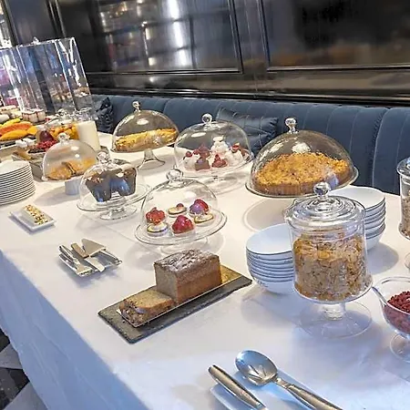 Le Y Hotel 4*