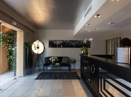 Le Y 4* סן טרופז